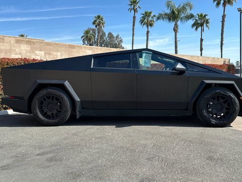 Used 2024 Tesla Cybertruck AWD Crew Cab image 3
