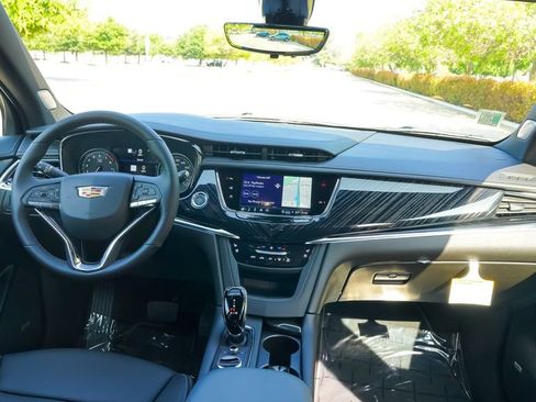 Used 2025 Cadillac XT6 Premium Luxury w/ Technology Package FWD image 16