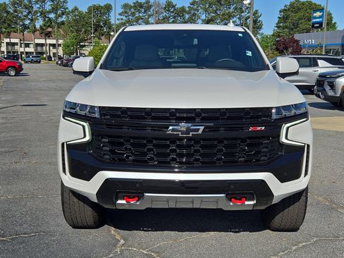 Used 2024 Chevrolet Tahoe Z71 w/ Luxury Package AWD/4WD image 3