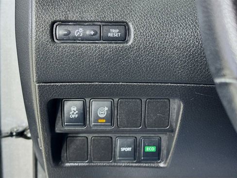 Used 2017 Nissan Rogue SV FWD image 12