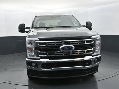 Used 2025 Ford F250 XLT image 8