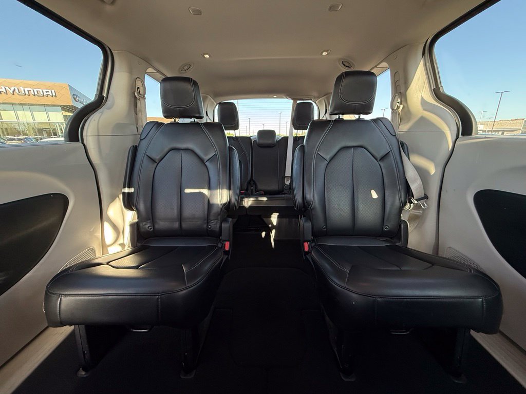 Used 2023 Chrysler Pacifica Touring-L FWD image 30