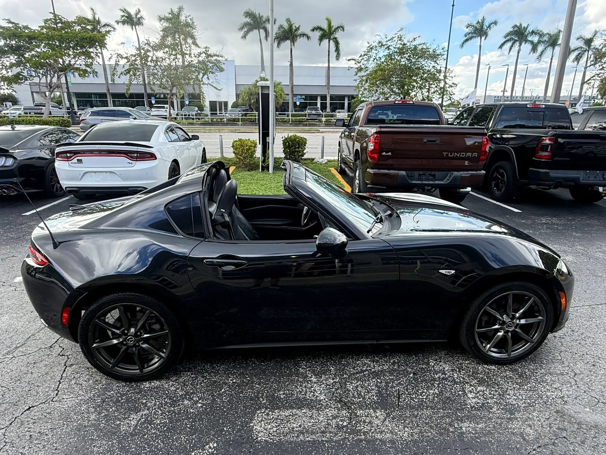 Used 2018 MAZDA MX-5 Miata RF Grand Touring RWD image 5