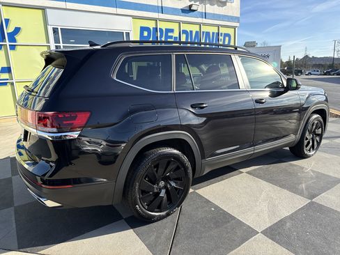 Used 2024 Volkswagen Atlas SE w/ Black Wheel Package image 10