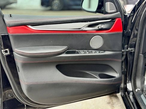 Used 2018 BMW X5 M Base AWD 4dr SUV image 25