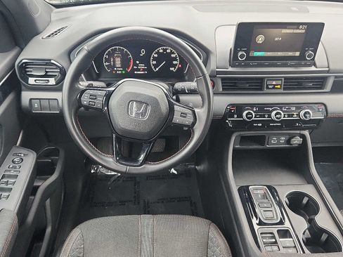 Certified 2025 Honda Pilot Sport image 11