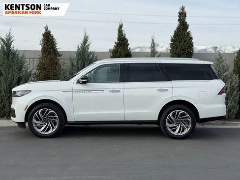 Used 2025 Lincoln Navigator Reserve AWD/4WD image 4