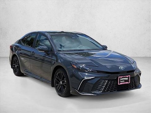 Used 2026 Toyota Camry SE w/ Convenience Package FWD image 3