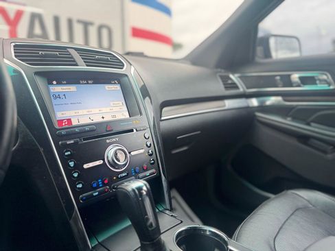 Used 2017 Ford Explorer Limited w/ Equipment Group 301A FWD image 54