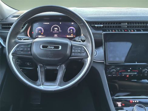 Used 2023 Jeep Grand Cherokee L Limited image 20