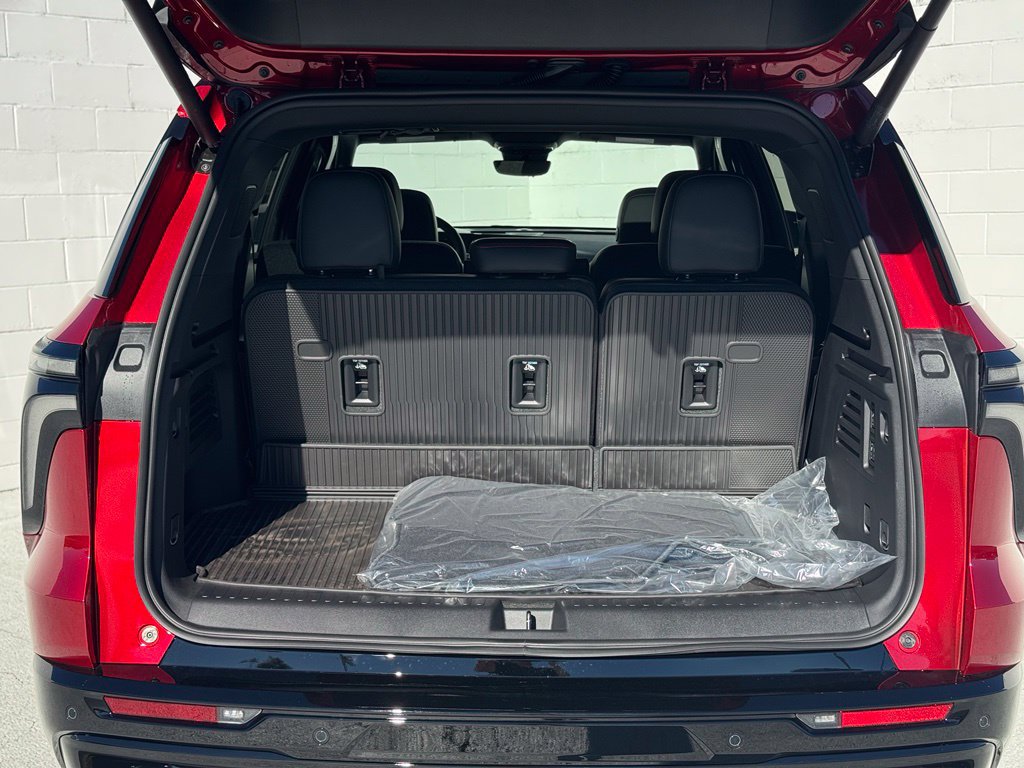 New 2027 Chevrolet Traverse RS w/ LPO, Floor Liner Package FWD image 17