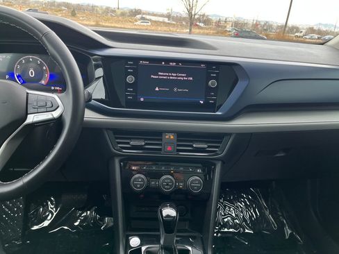 Certified 2024 Volkswagen Taos SE image 13