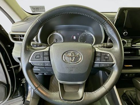 Used 2024 Toyota Highlander XLE image 13