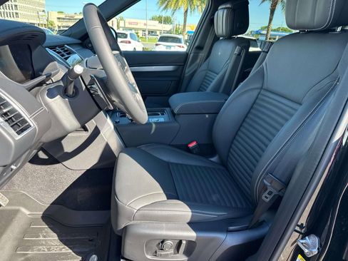 New 2026 Land Rover Discovery Dynamic SE image 10