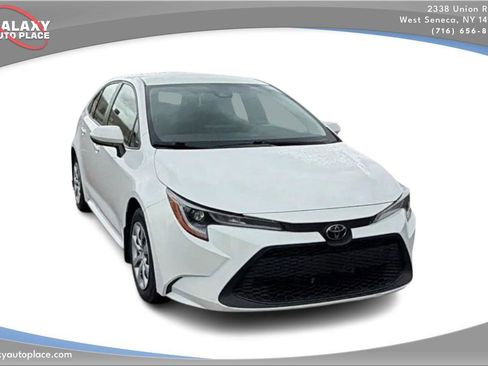 Used 2022 Toyota Corolla LE FWD image 3