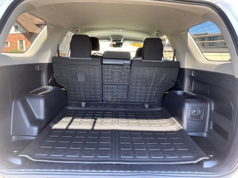 Used 2020 Toyota 4Runner SR5 AWD/4WD image 32