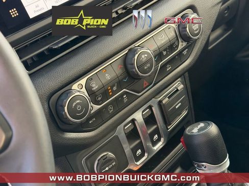 Used 2025 Jeep Wrangler Sport image 17