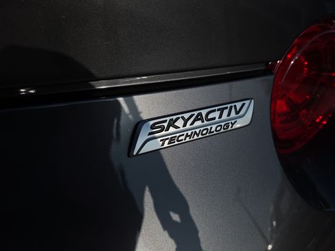 Used 2017 MAZDA MX-5 Miata RF Grand Touring RWD image 38
