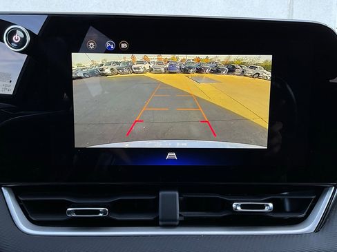 Used 2025 Chevrolet Equinox LT image 30