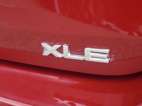 Used 2021 Toyota Highlander XLE image 7