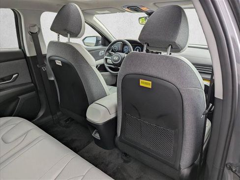 Used 2025 Hyundai Elantra Limited FWD image 29