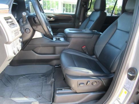 Used 2024 Chevrolet Tahoe Z71 w/ Luxury Package AWD/4WD image 19