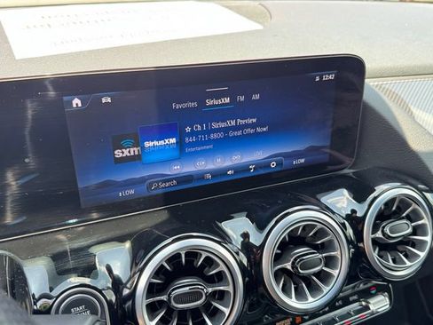 Used 2025 Mercedes-Benz GLA 250 4MATIC image 24