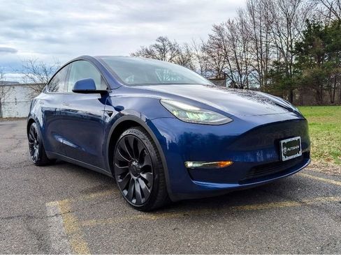 Used 2023 Tesla Model Y Performance AWD/4WD image 3