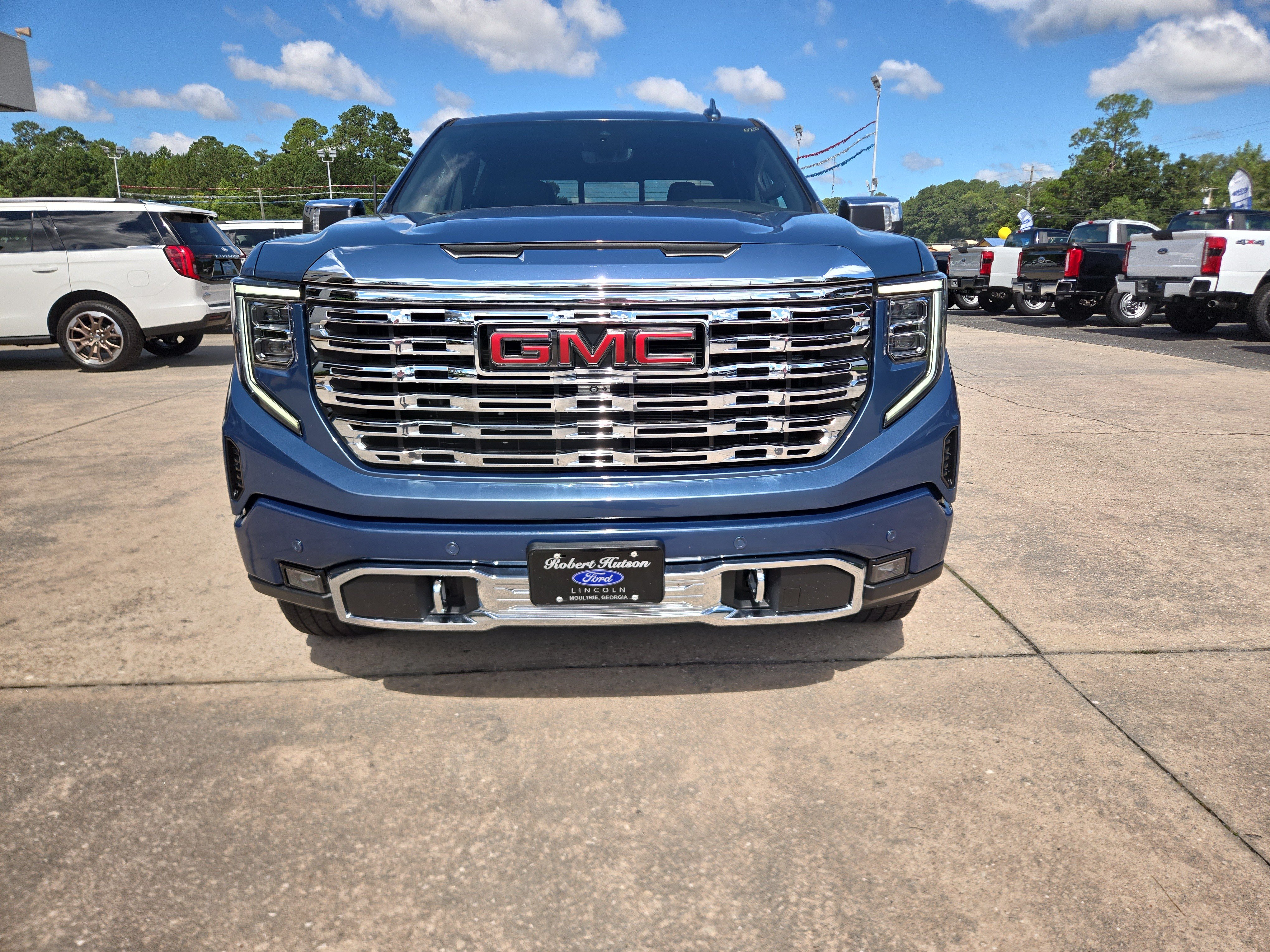 Used 2024 GMC Sierra 1500 Denali w/ Denali Reserve Package AWD/4WD image 3