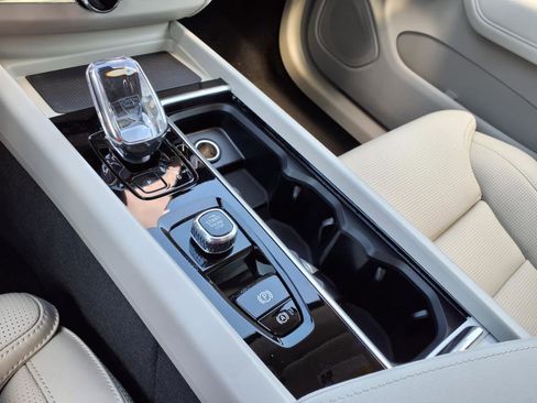 New 2026 Volvo XC60 B5 Ultra w/ Protection Package Premier image 13