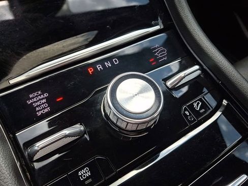 Used 2021 Jeep Grand Cherokee L Overland w/ Luxury Tech Group IV AWD/4WD image 18