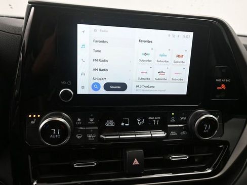 Used 2023 Toyota Highlander XLE FWD image 35