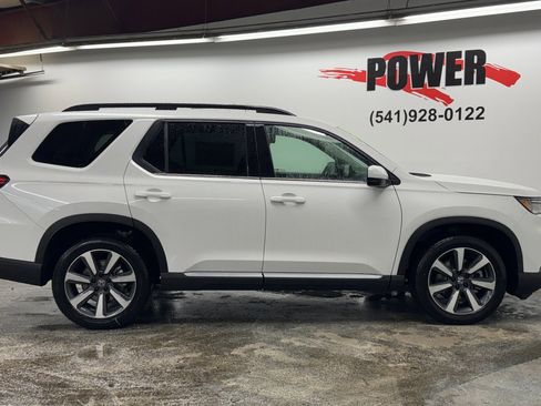 New 2025 Honda Pilot Touring image 2