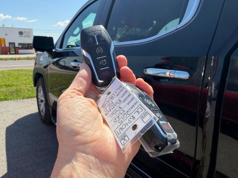 Used 2019 GMC Sierra 1500 SLT w/ SLT Premium Plus Package AWD/4WD image 7