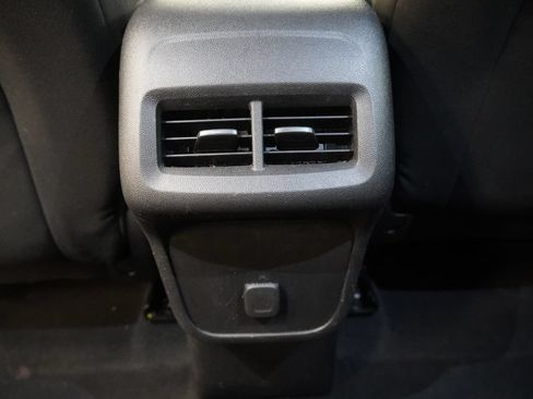 Used 2018 Chevrolet Equinox LT FWD image 28
