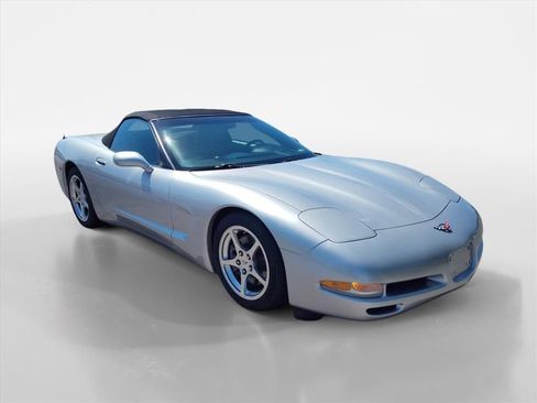 Used 2004 Chevrolet Corvette Convertible w/ Preferred Equipment Group RWD image 7