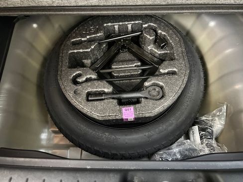 Used 2025 Hyundai Venue SE FWD image 32