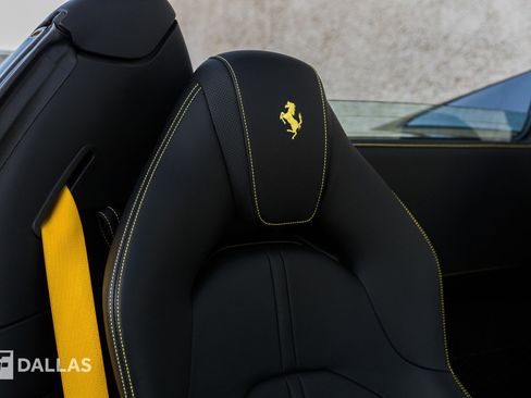 Used 2021 Ferrari F8 Tributo image 36