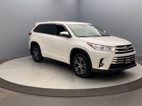 Used 2018 Toyota Highlander Plus AWD/4WD image 7