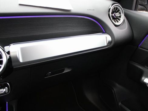 Used 2023 Mercedes-Benz GLB 250 4MATIC image 31