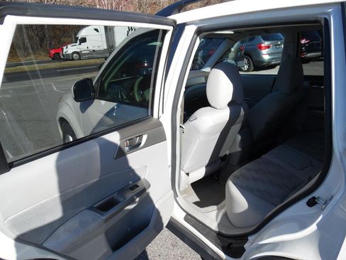 Used 2010 Subaru Forester 2.5X Premium image 17