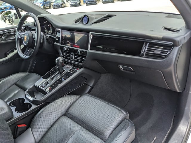 Used 2023 Porsche Macan Turbo AWD/4WD image 15