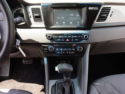 Used 2017 Kia Niro FE FWD image 23
