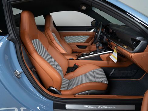 Used 2023 Porsche 911 Sport Classic image 34