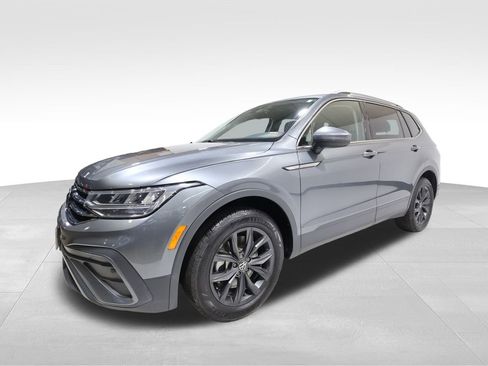 Used 2024 Volkswagen Tiguan SE image 8