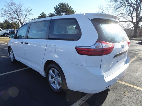 Used 2016 Toyota Sienna L image 5