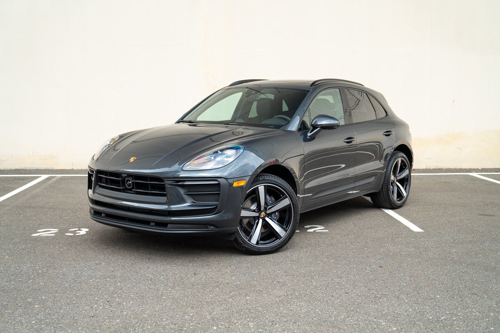 Certified 2026 Porsche Macan AWD/4WD image 1