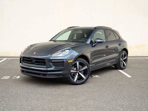 Certified 2026 Porsche Macan AWD/4WD image 1