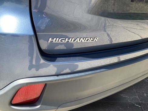 Used 2019 Toyota Highlander LE AWD/4WD image 38