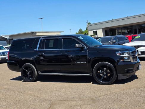 Used 2015 Chevrolet Suburban LS RWD image 3